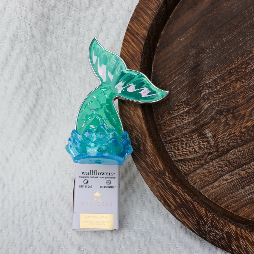 Disneys Ariel Wallflower Plug - Retired Design